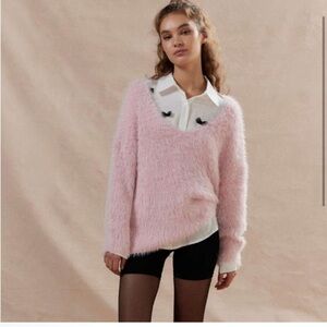 Kimchi Blue > New with Tags Pink Priscilla V-Neck Fuzzy Sweater Large